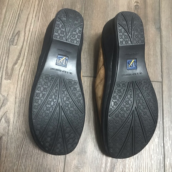 Dr. Scholl’s Suzie Nurse Shoes - Picture 4 of 8